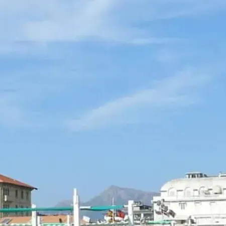 Sul Mare Апартаменти В'яреджо