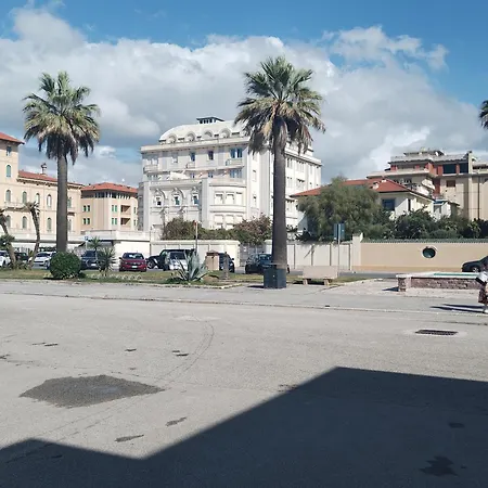 Sul Mare Апартаменти В'яреджо